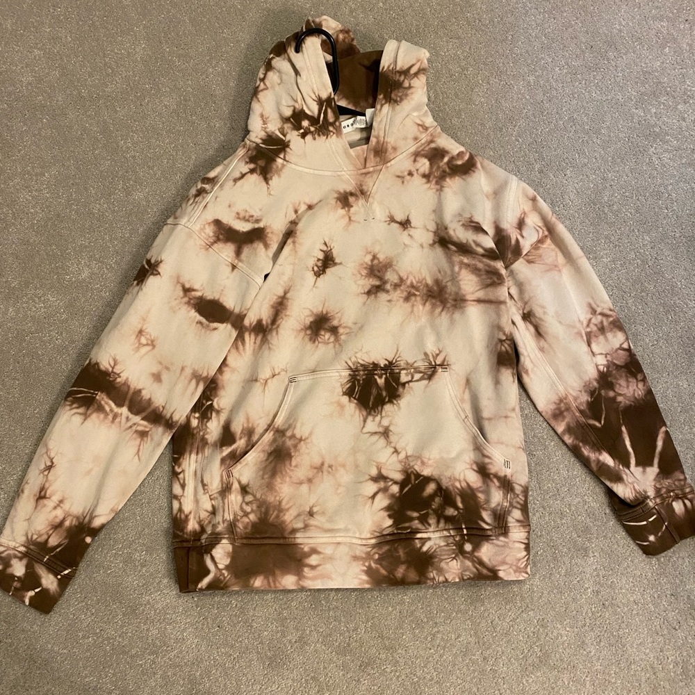 Lululemon sweatshirt